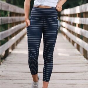 Zyia Black Stripe Pocket Light n Tight Hi-Rise Capri Women's Size 4 Small